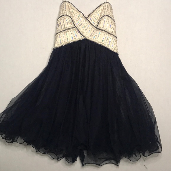 Glamorous Ballroom Ballerina Cocktail Vibes - Picture 5 of 7